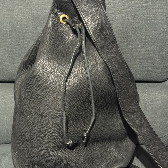 Coccinelle Leather Drawstring bag with sewn in strap - Picture 2 of 6